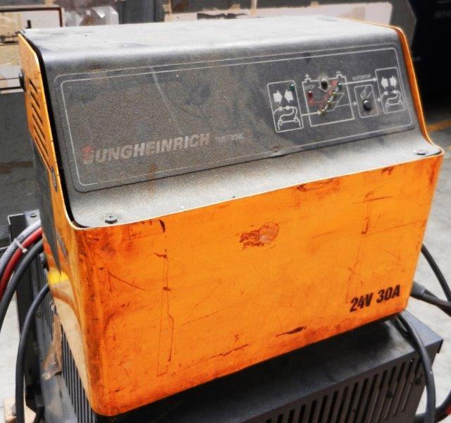 
used forklifts and lifting devices-8