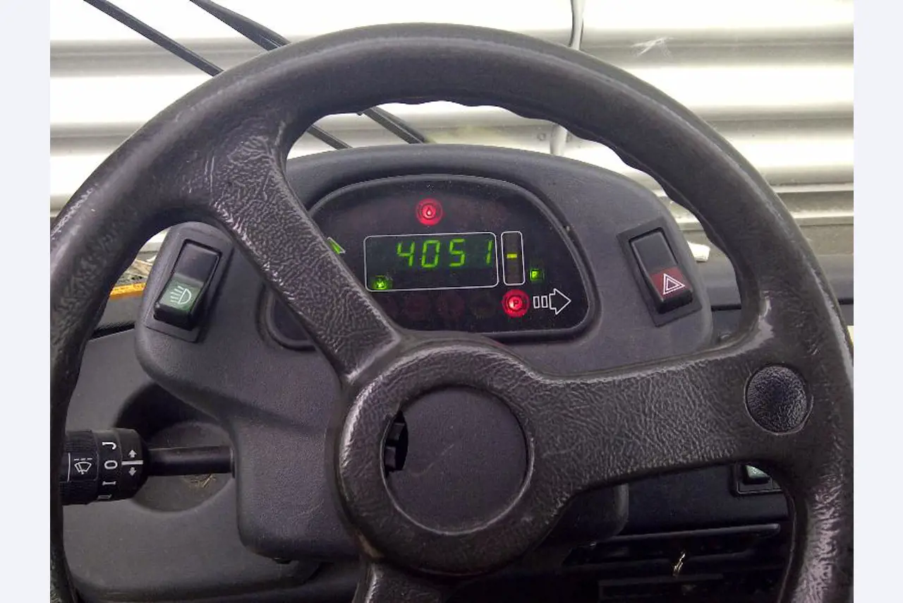 Gepflegte Flurförderfahrzeuge-6