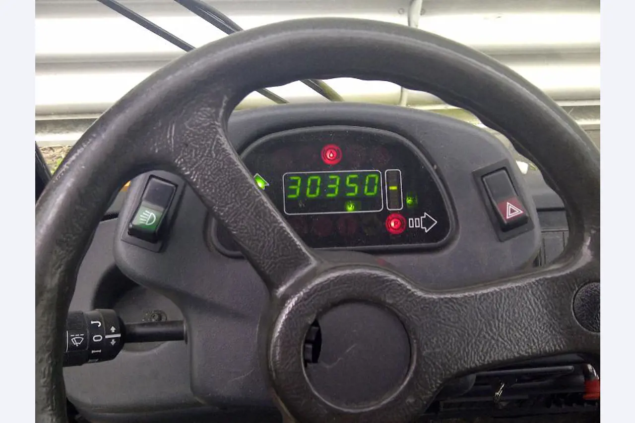 Gepflegte Flurförderfahrzeuge-7