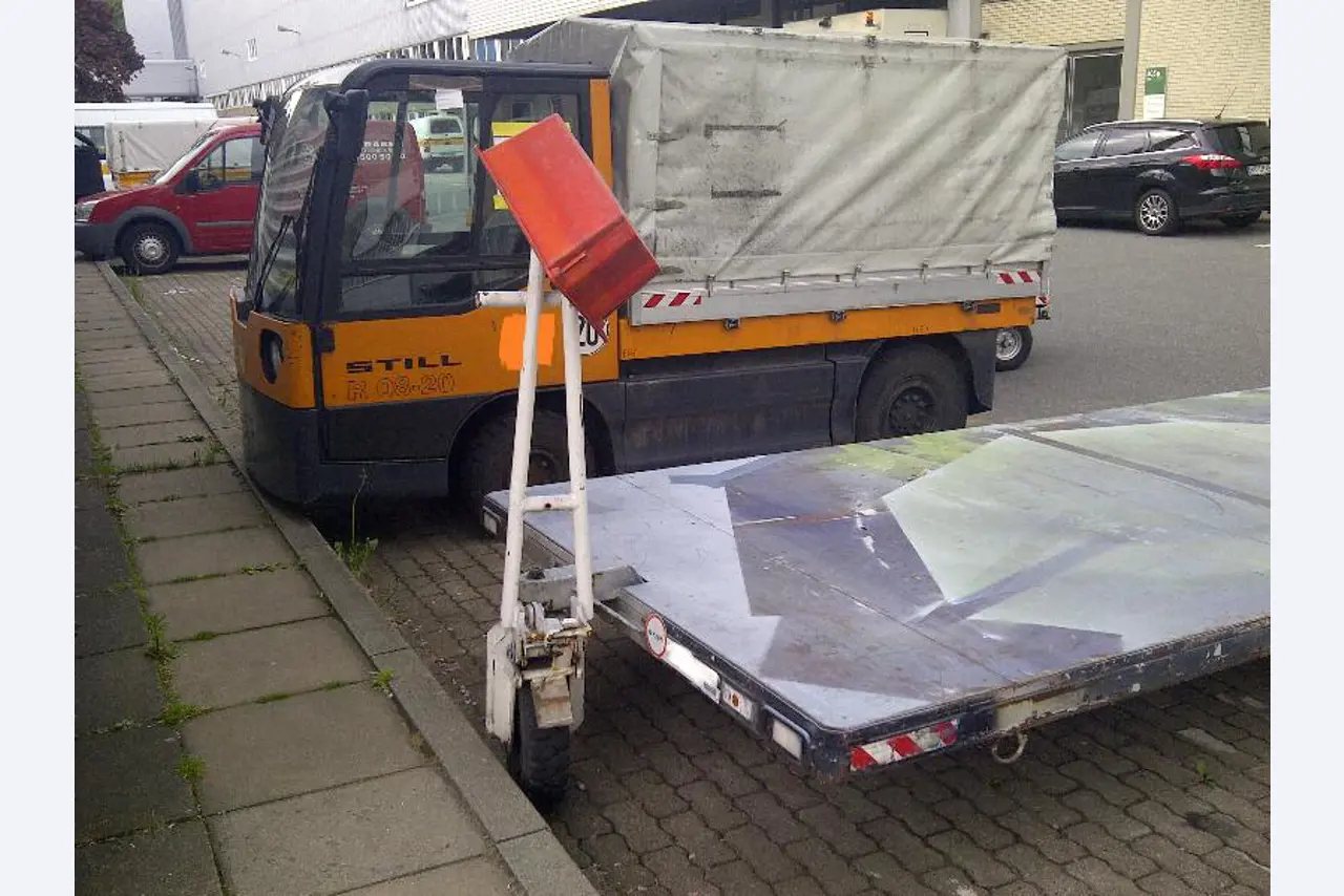 Gepflegte Flurförderfahrzeuge-12