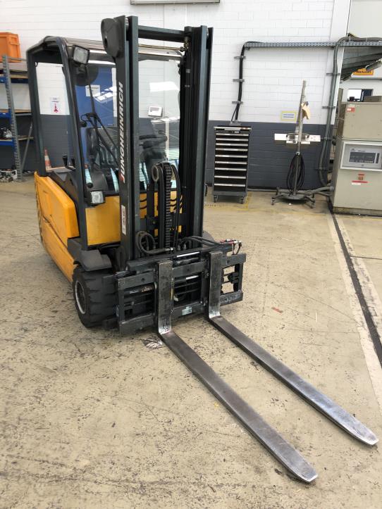 Gepflegte Flurförderfahrzeuge-1