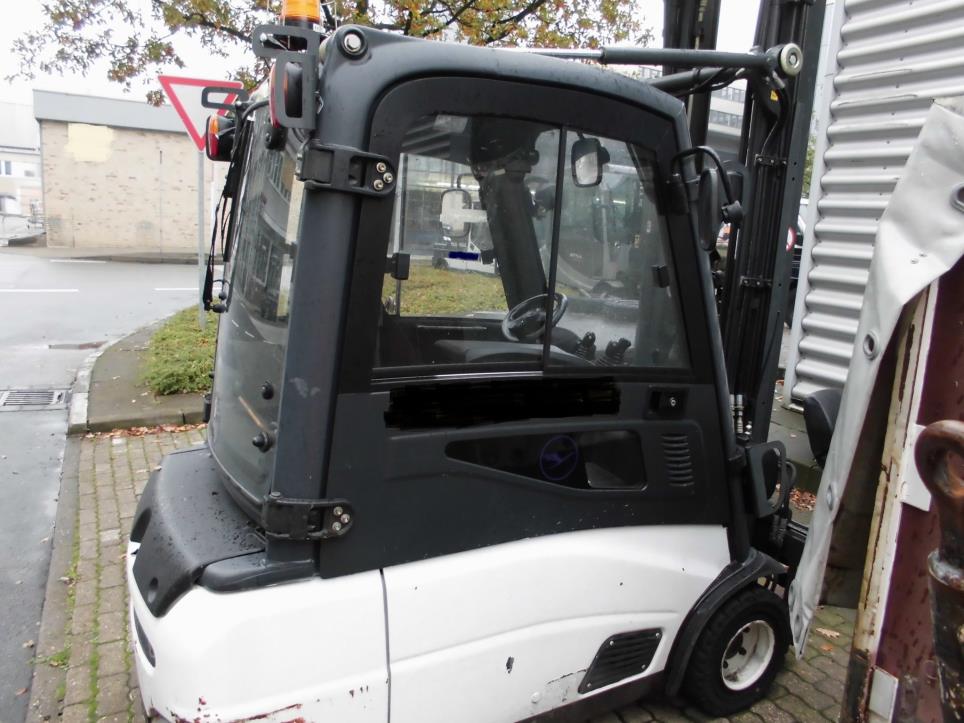 Gepflegte Flurförderfahrzeuge-2