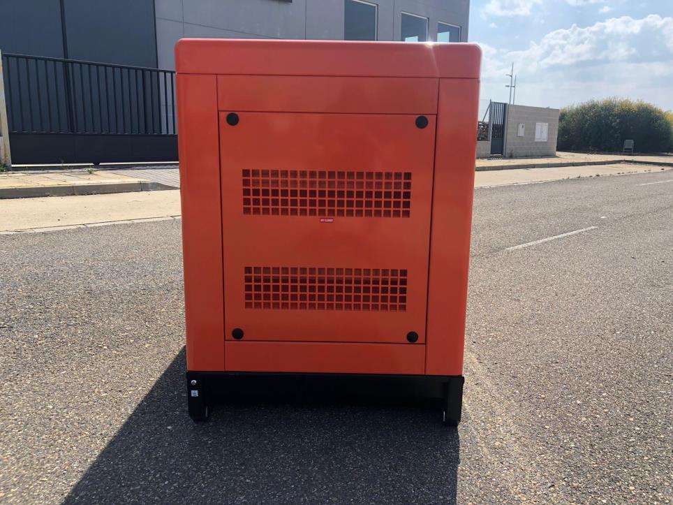 Mini excavators and generators, LUCLA -4