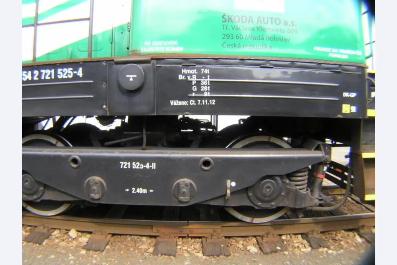 3 locomotives -8