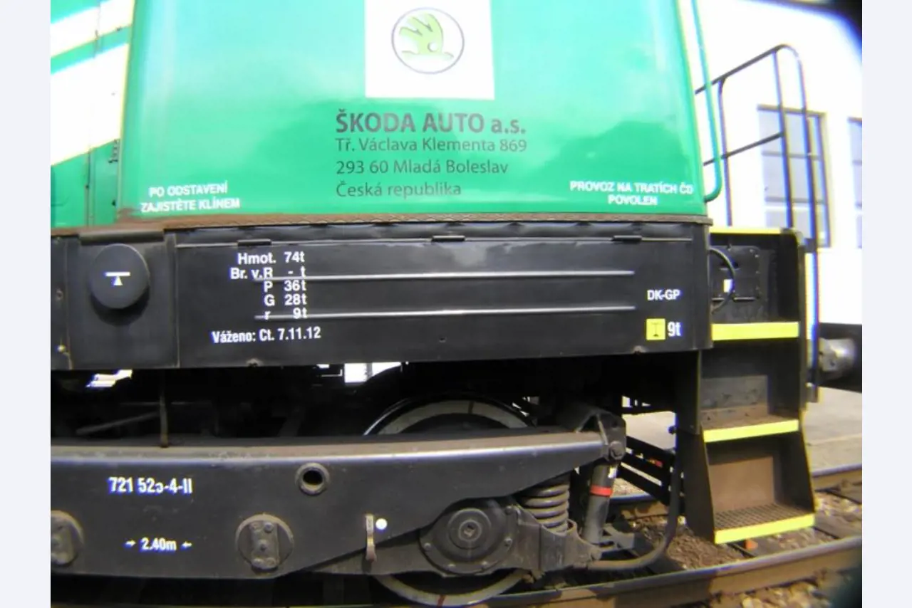 3 locomotives -9