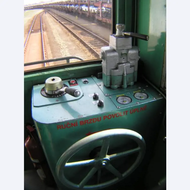 3 locomotives -25