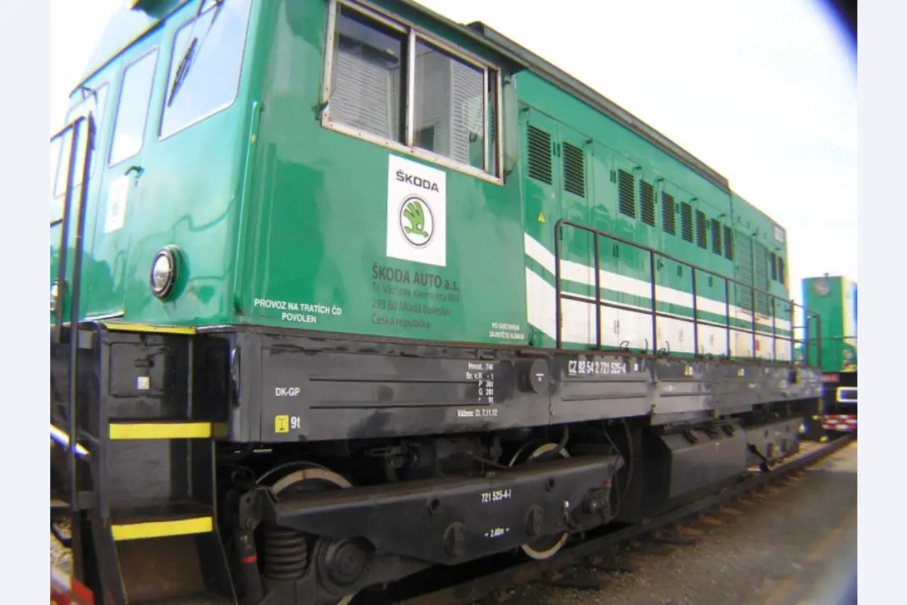 3 locomotives -30