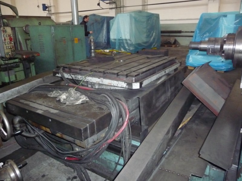 2 CNC machining center-5