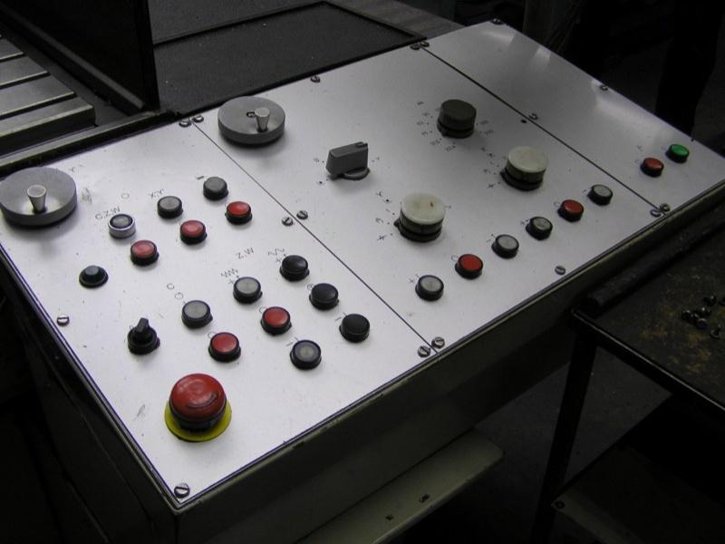 2 CNC machining center-4