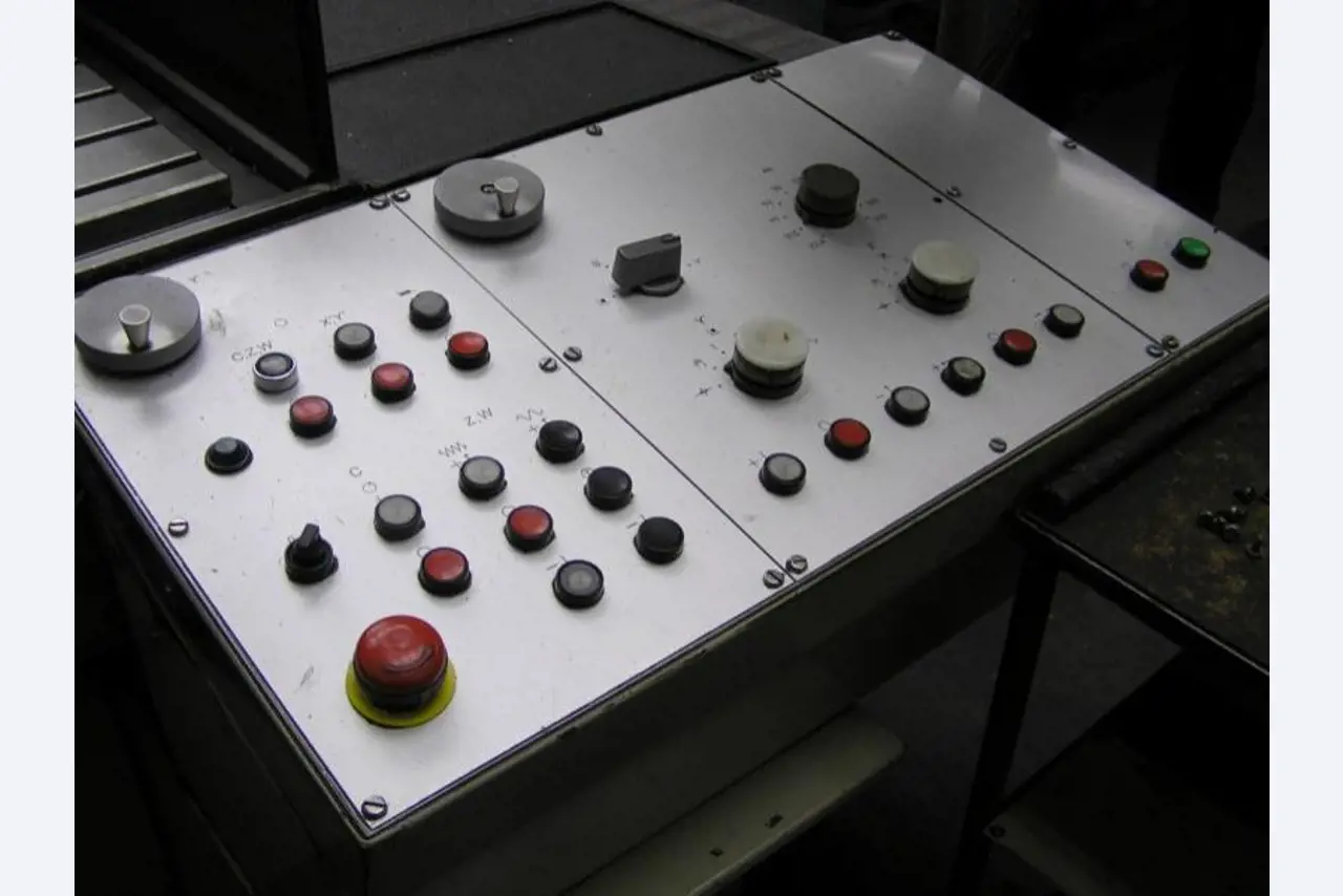 2 CNC bewerkingscentrums-4