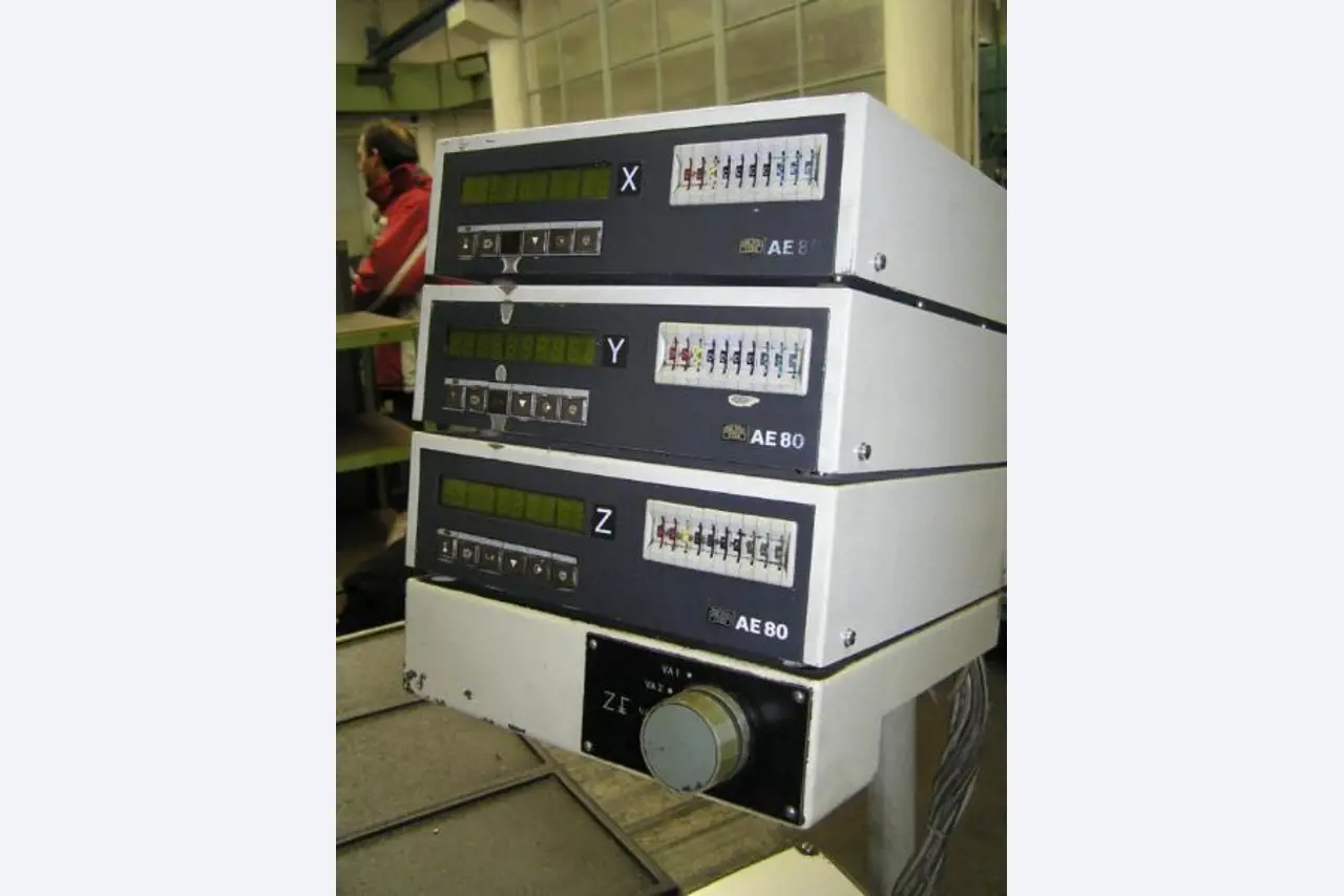 2 CNC bewerkingscentrums-5