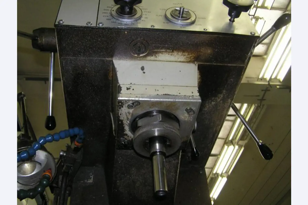 2 CNC bewerkingscentrums-8