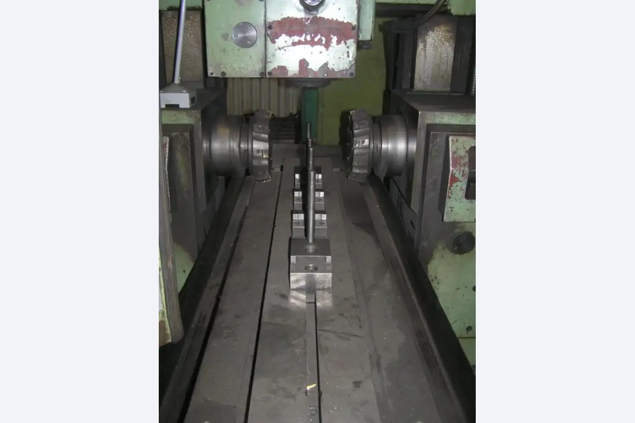 2 CNC Bearbeitungszentren-4