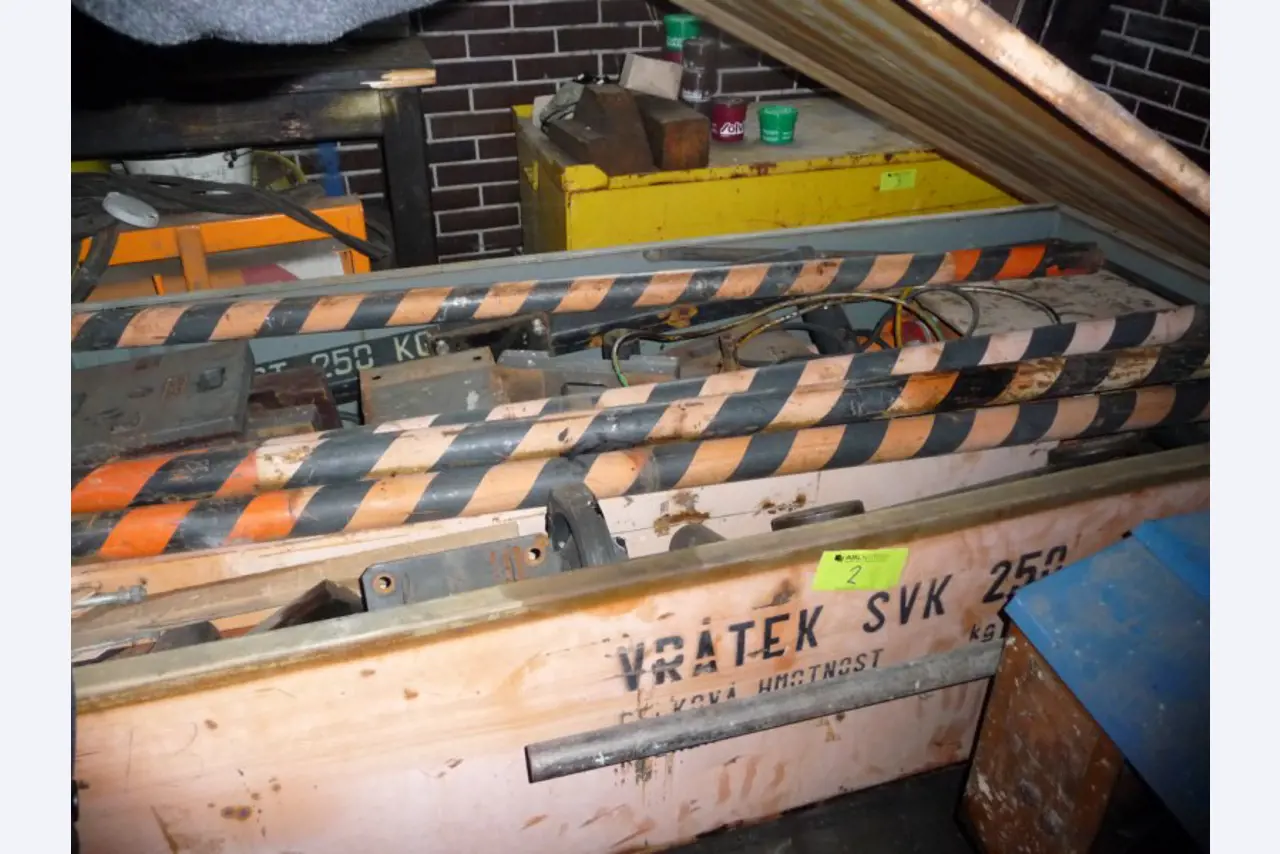 2 CNC machining center-1