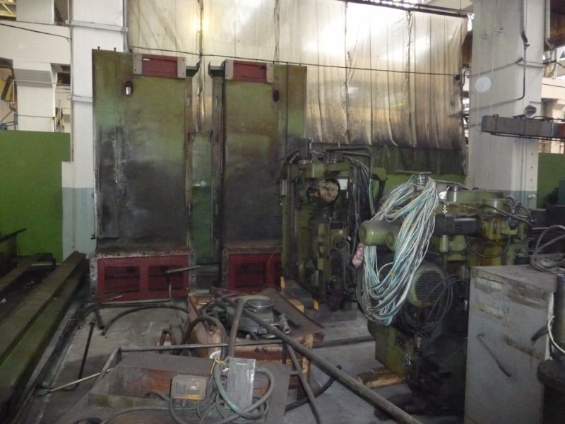 2 CNC machining center-1
