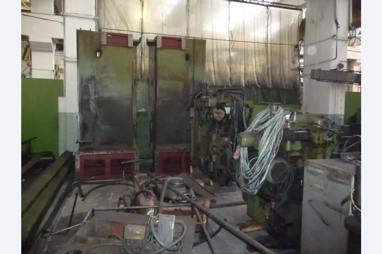 2 centros de mecanizado CNC-1