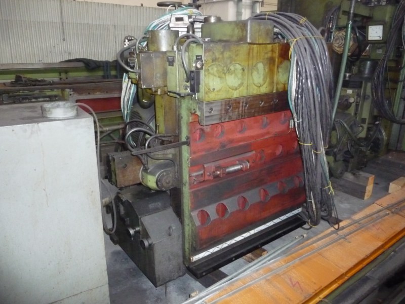 2 CNC machining center-3