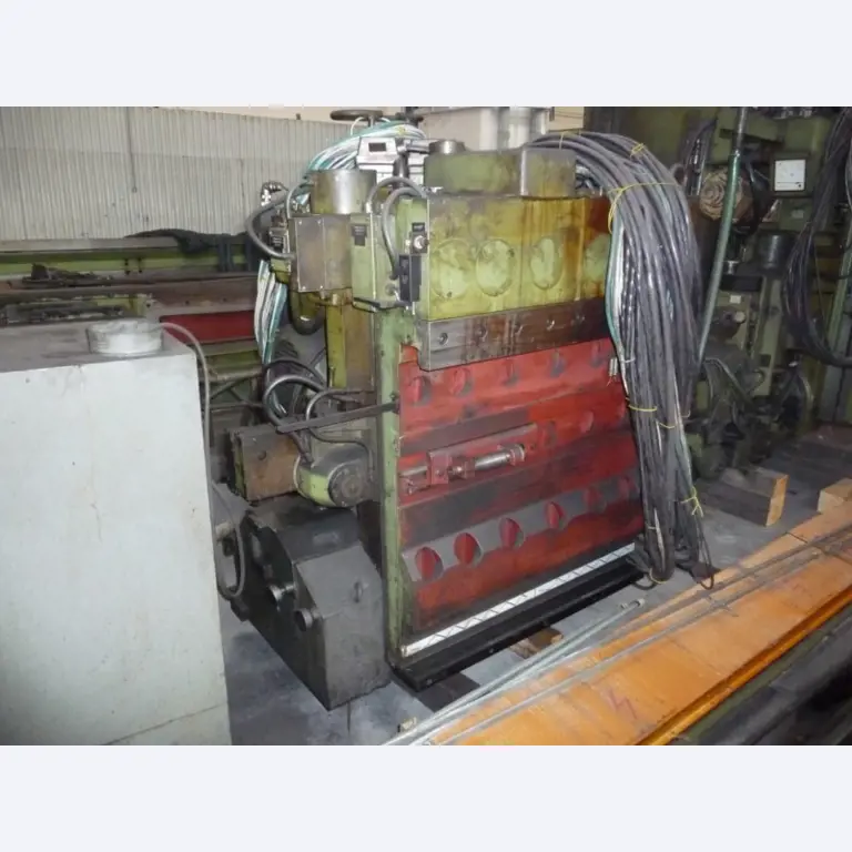 2 centros de mecanizado CNC-3