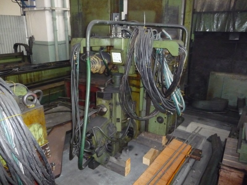 2 CNC machining center-4