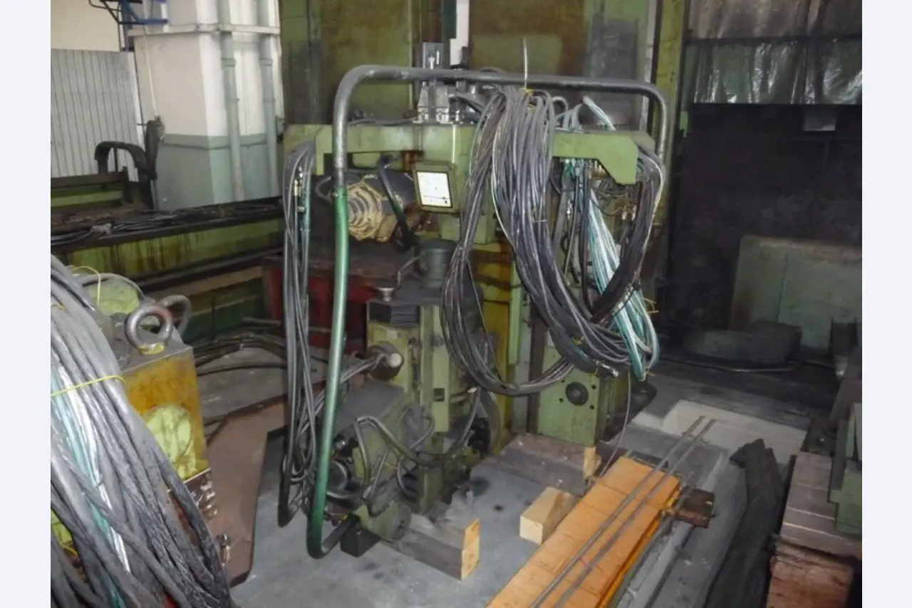 2 centros de mecanizado CNC-4