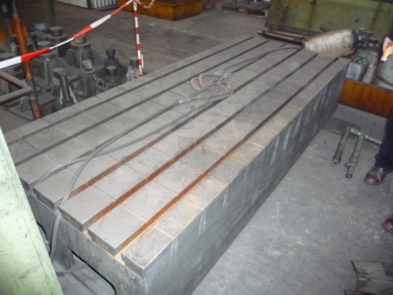 2 CNC machining center-5