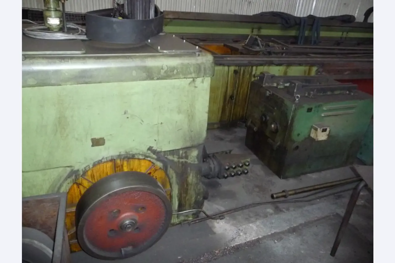 2 centros de mecanizado CNC-6