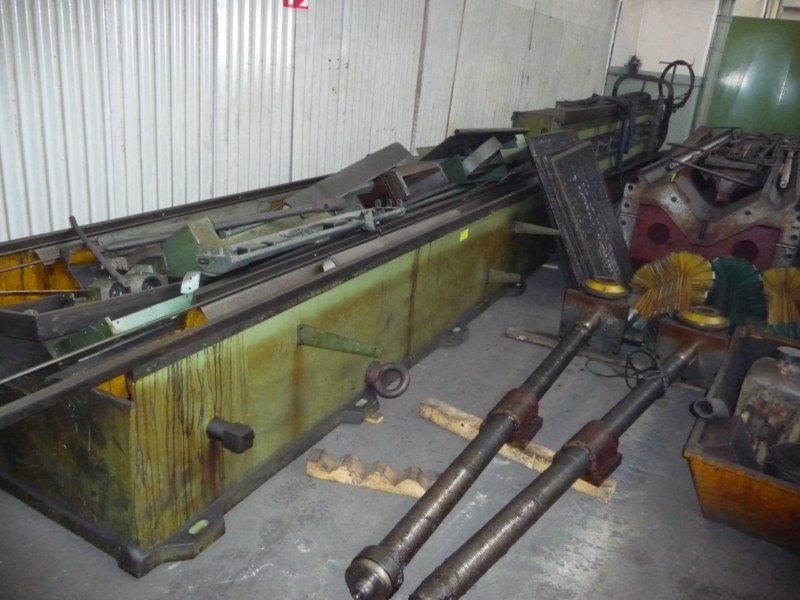 2 CNC machining center-7