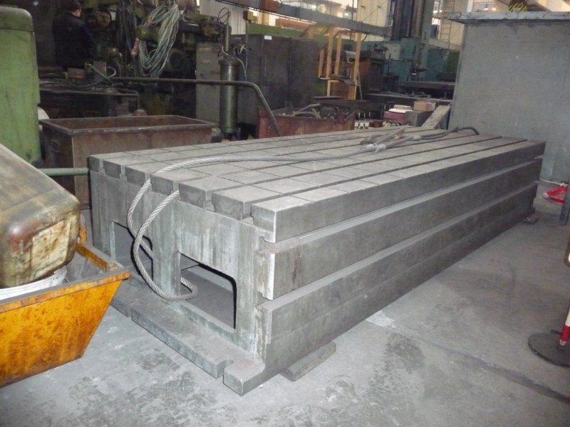 2 CNC machining center-8