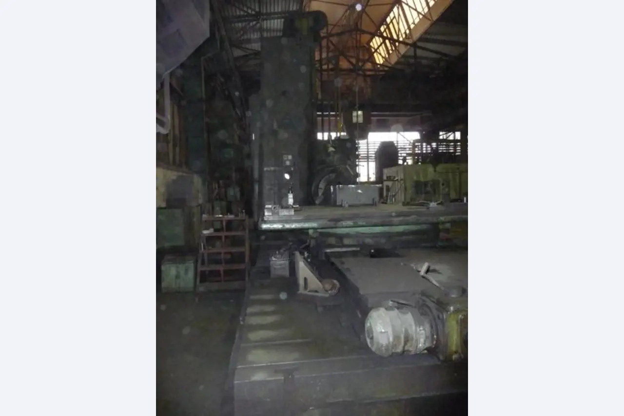 2 centros de mecanizado CNC-8