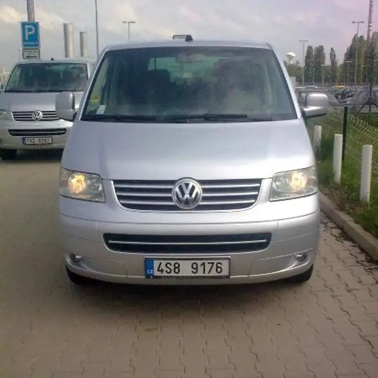 Personenkraftwagen VW Multivan