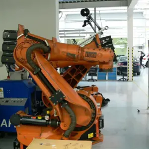 1 robot šestiosý KUKA KR 125/3