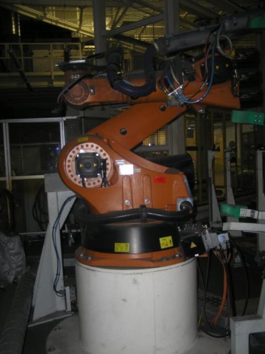 metal working machinery and industrial robots-1