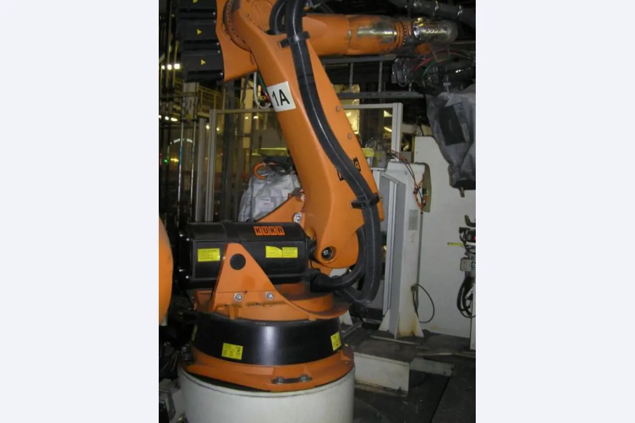 metal working machinery and industrial robots-1