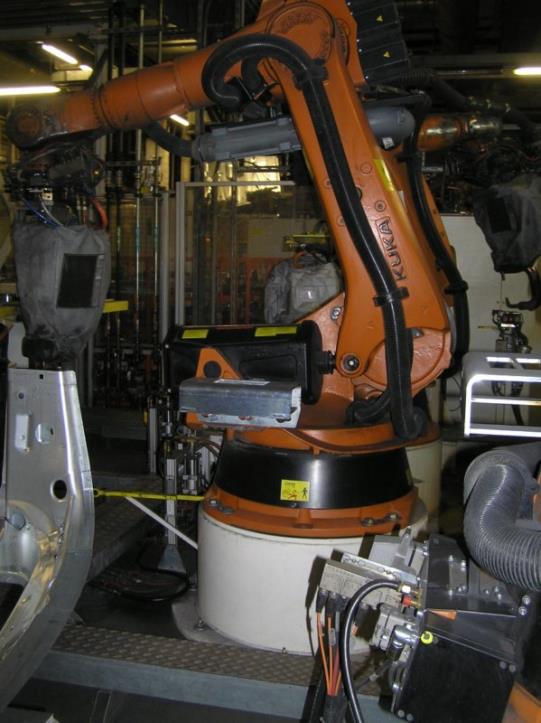 metal working machinery and industrial robots-2