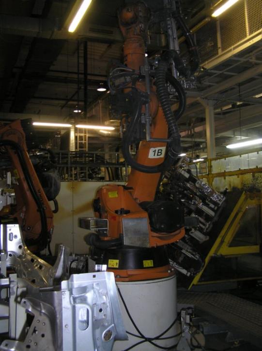 metal working machinery and industrial robots-3