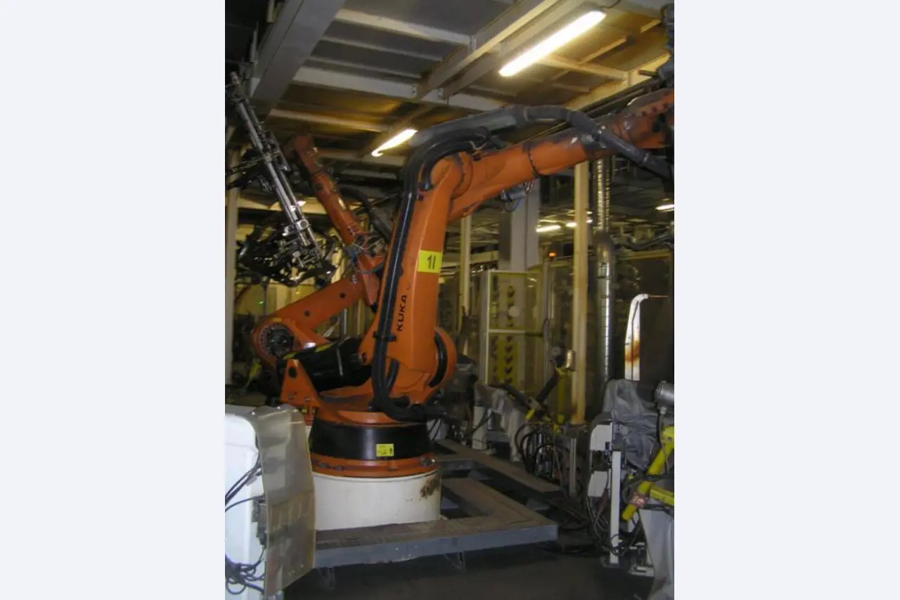 metal working machinery and industrial robots-4
