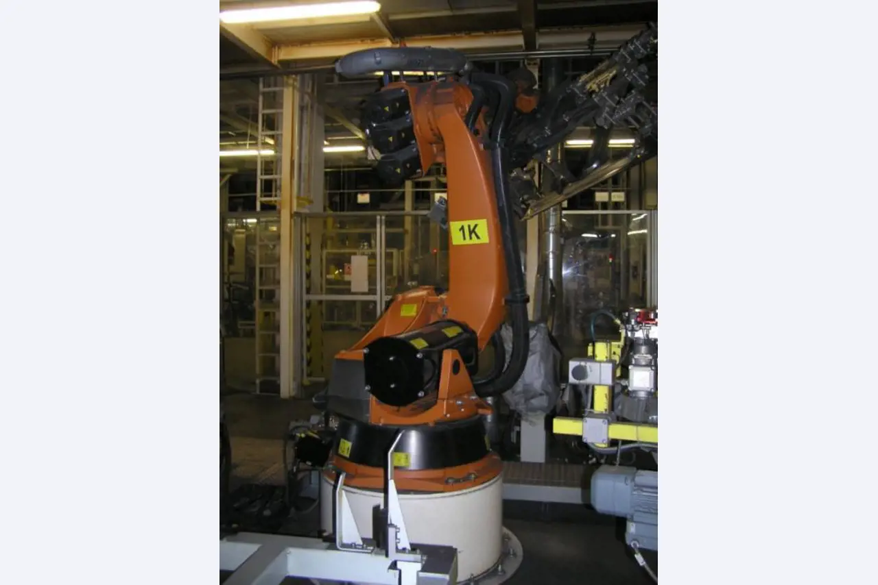 metal working machinery and industrial robots-9