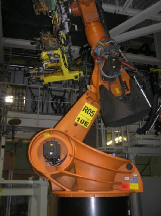 metal working machinery and industrial robots-2