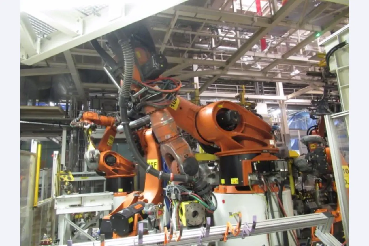 metal working machinery and industrial robots-1