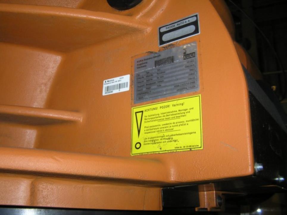 metal working machinery and industrial robots-2