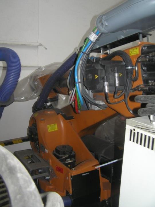 metal working machinery and industrial robots-3