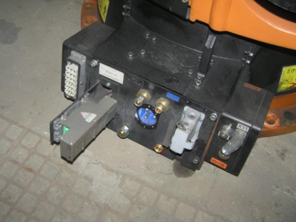 metal working machinery and industrial robots-4