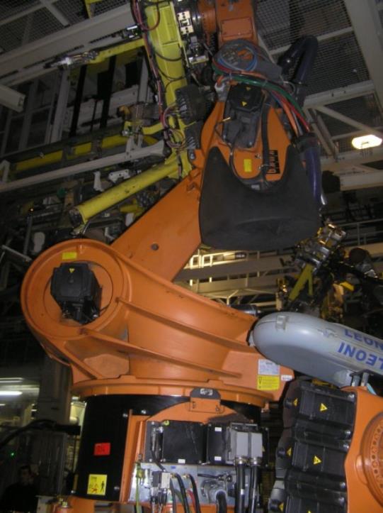 metal working machinery and industrial robots-2