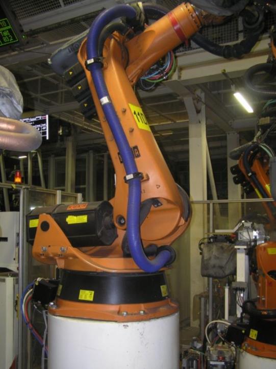 metal working machinery and industrial robots-2