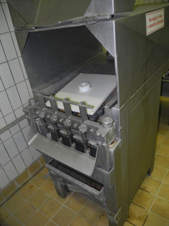 
Meat processing machines 
-2