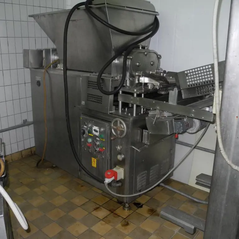 Patty forming machine