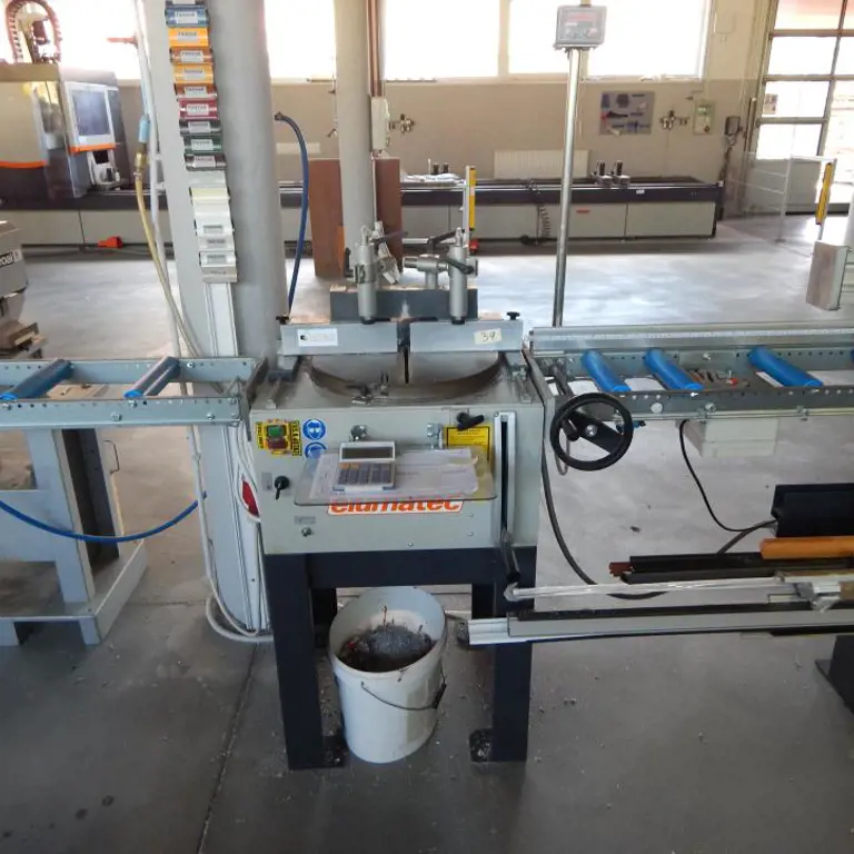 Table saw with rolling track Elumatec