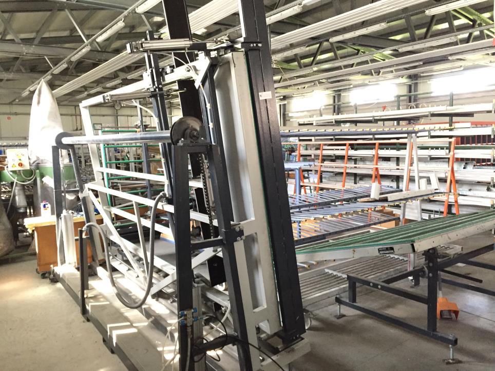 
Máquinas para a produção de perfis de alumínio, PVC e madeira
-1