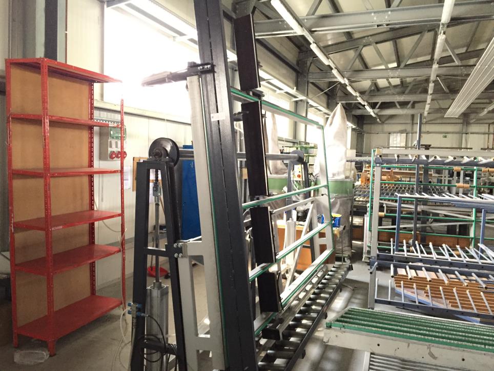 
Máquinas para a produção de perfis de alumínio, PVC e madeira
-2