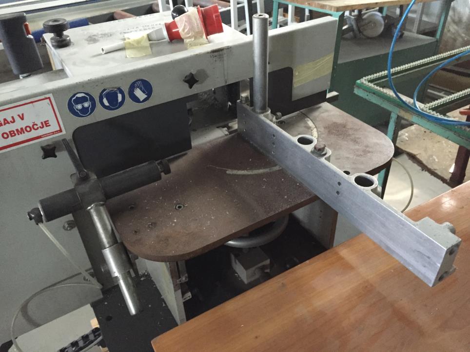 
Máquinas para a produção de perfis de alumínio, PVC e madeira
-4